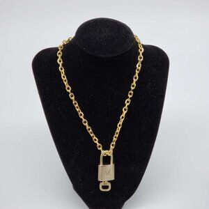 Authentic Louis Vuitton Lock&Key w/ unbranded Gold Plated Chain Necklace 011926